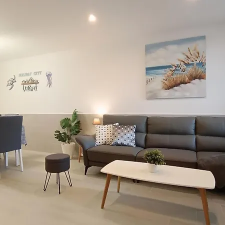 Holiday City Apartment *